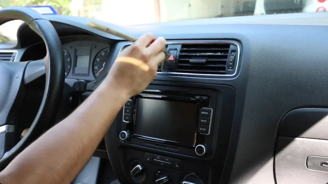 Best Way to Clean Car Dashboard